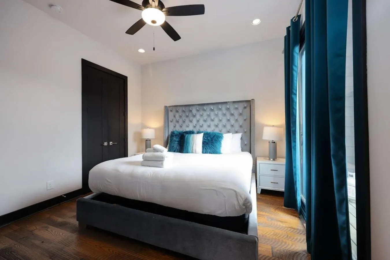 Holiday home Two Townhomes- Rooftop Lounge- Hot Tub- City Views Nashville