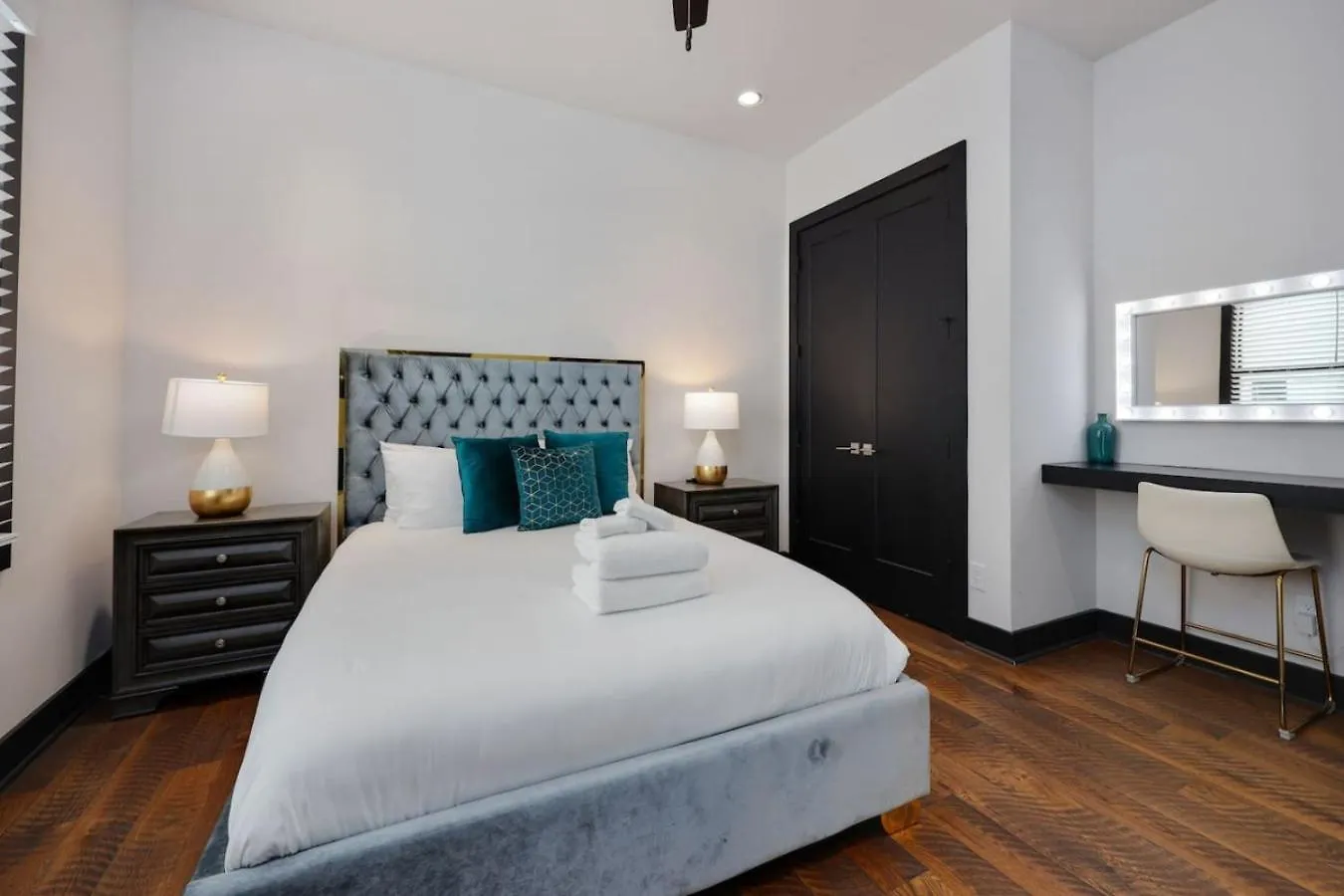Two Townhomes- Rooftop Lounge- Hot Tub- City Views Nashville Holiday home