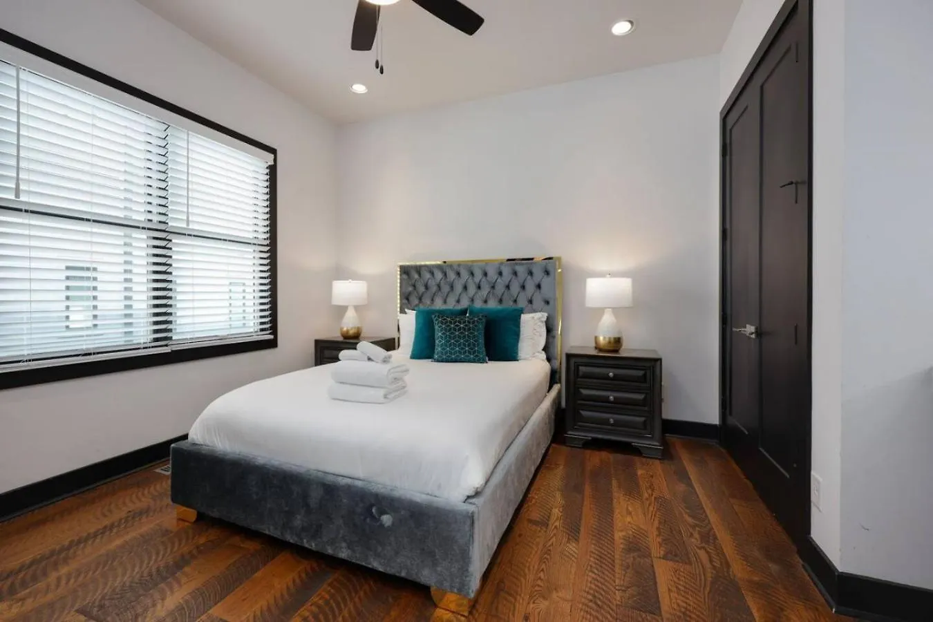 Two Townhomes- Rooftop Lounge- Hot Tub- City Views Nashville Holiday home