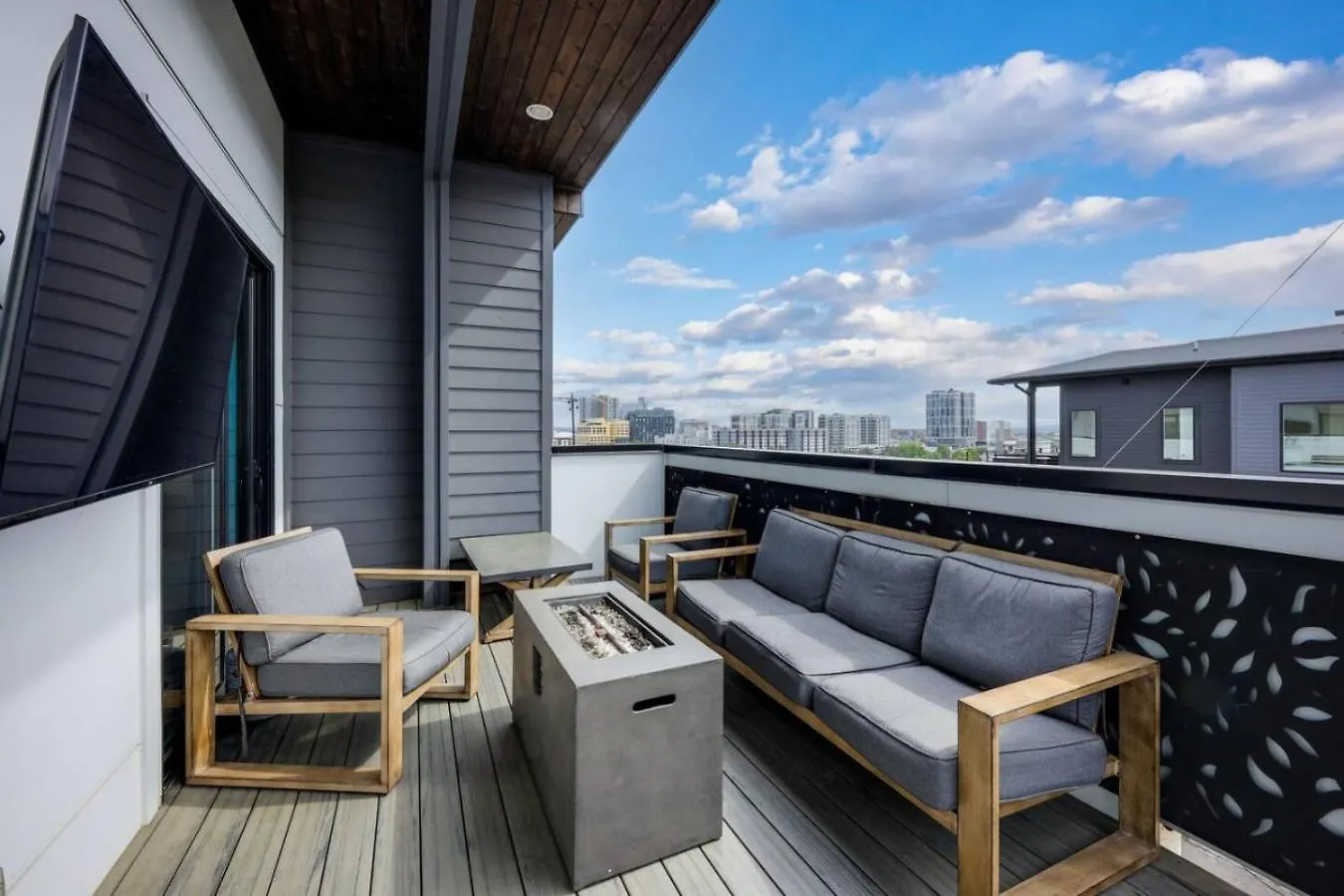 Two Townhomes- Rooftop Lounge- Hot Tub- City Views Nashville Holiday home